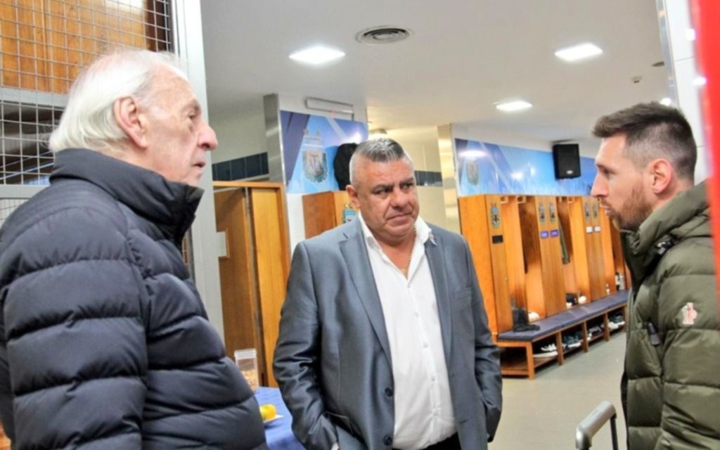 Tras algunas complicaciones por la niebla, Messi se sumó a la Selección en Ezeiza