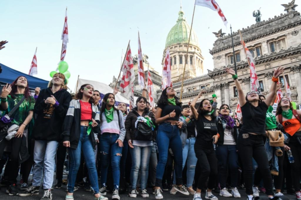 La “marea verde” volvió a la plaza del Congreso para apoyar el aborto legal
