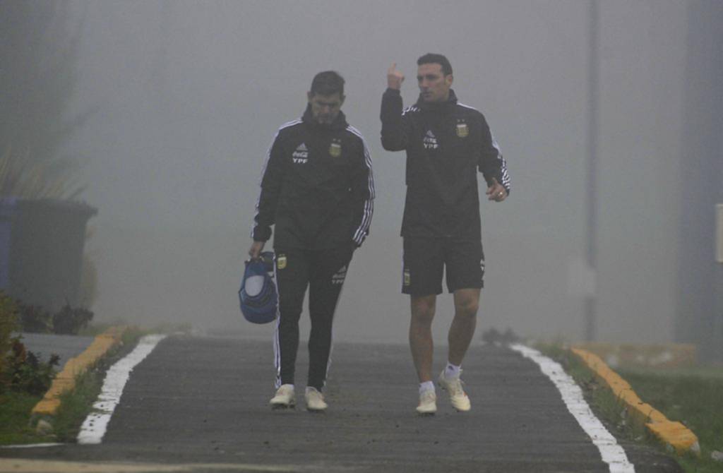 La neblina complicó la práctica matutina