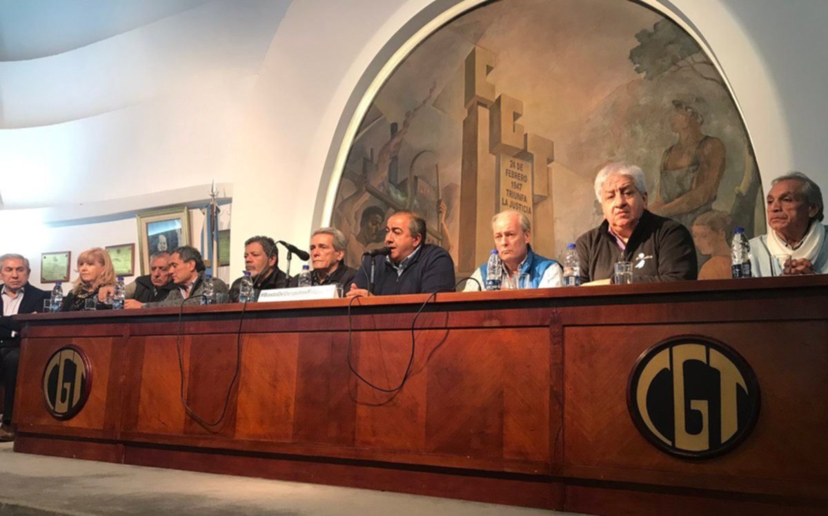 Jefes de la CGT piden al Gobierno tomar "acciones inmediatas" para "frenar la decadencia"