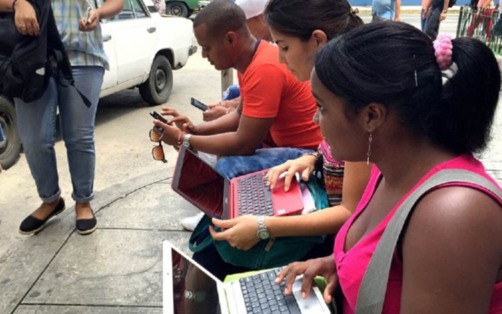 Cuba autoriza la instalación de redes de datos privadas y la importación de módem
