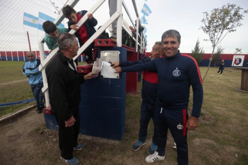 San Lorenzo de Villa Castells inauguró una tribuna