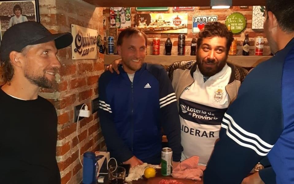 Un grupo de hinchas decidió agasajar a Oreja