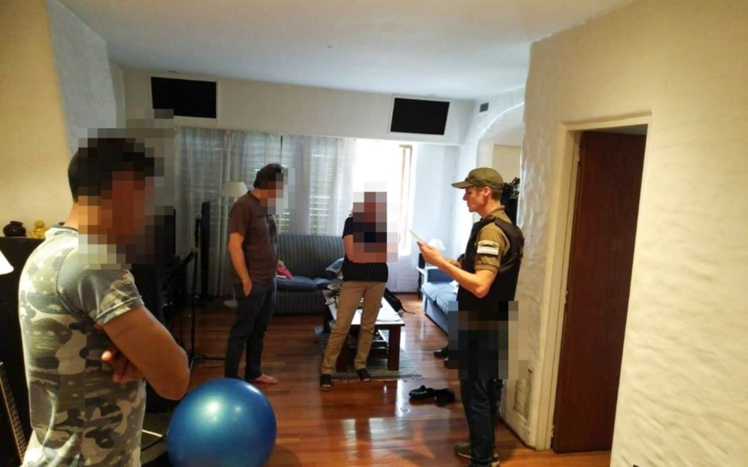 Fotos.- Así fueron los allanamientos por pedofilia que involucra al pediatra de La Plata
