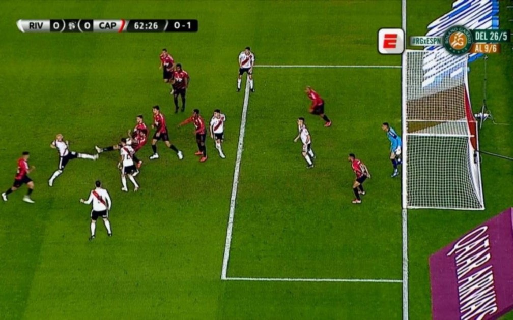 El VAR aportó el penal con el que River abrió el marcador