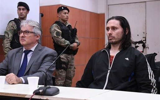 Salieron cucarachas de la ropa de Pérez Corradi y suspendieron la audiencia
