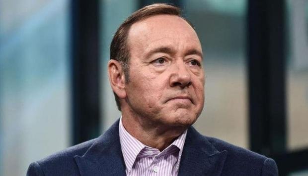 Piden videos al restó donde Kevin Spacey habría manoseado a un jovencito