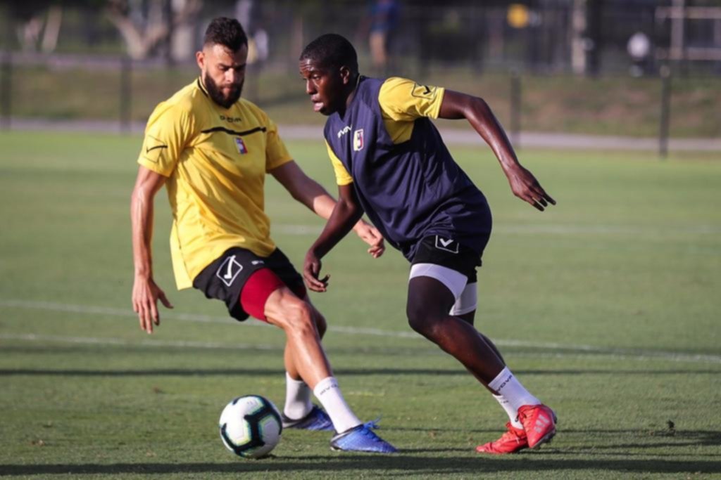 Mientras se define su futuro, Hurtado quedó afuera de la lista de Venezuela para la Copa