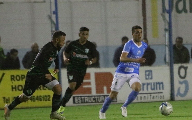 Gimnasia sigue a un ex compañero de Comba para reforzar el lateral derecho