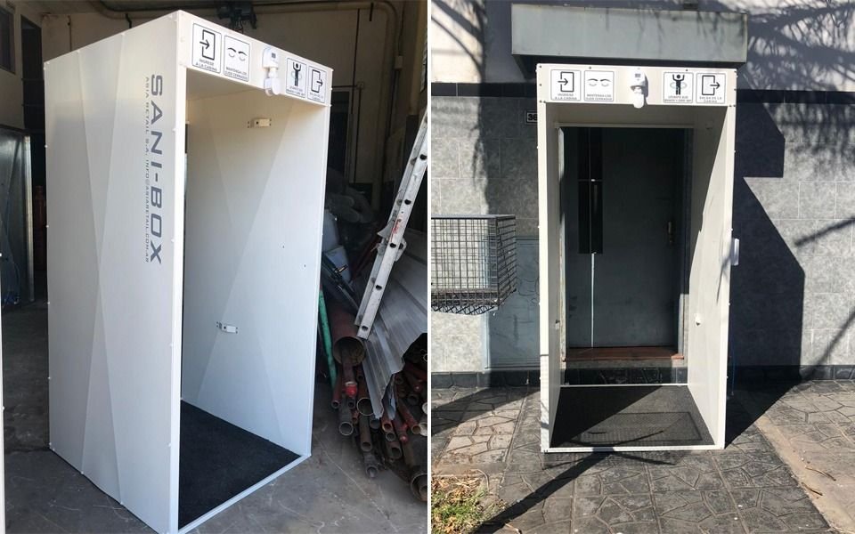 Fabrican una cabina con sello platense que se utiliza para desinfección de personas
