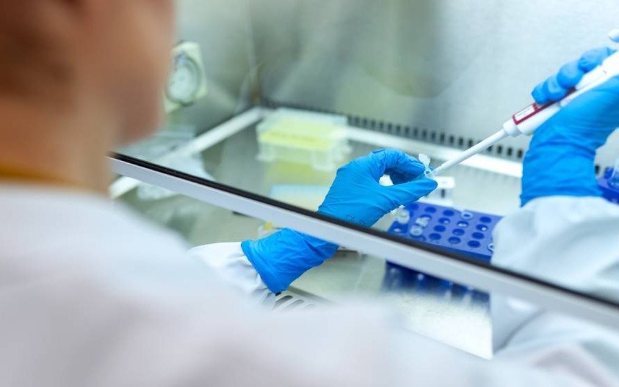 Científicos platenses son parte de los 64 argentinos elegidos para financiar sus investigaciones sobre Covid-19