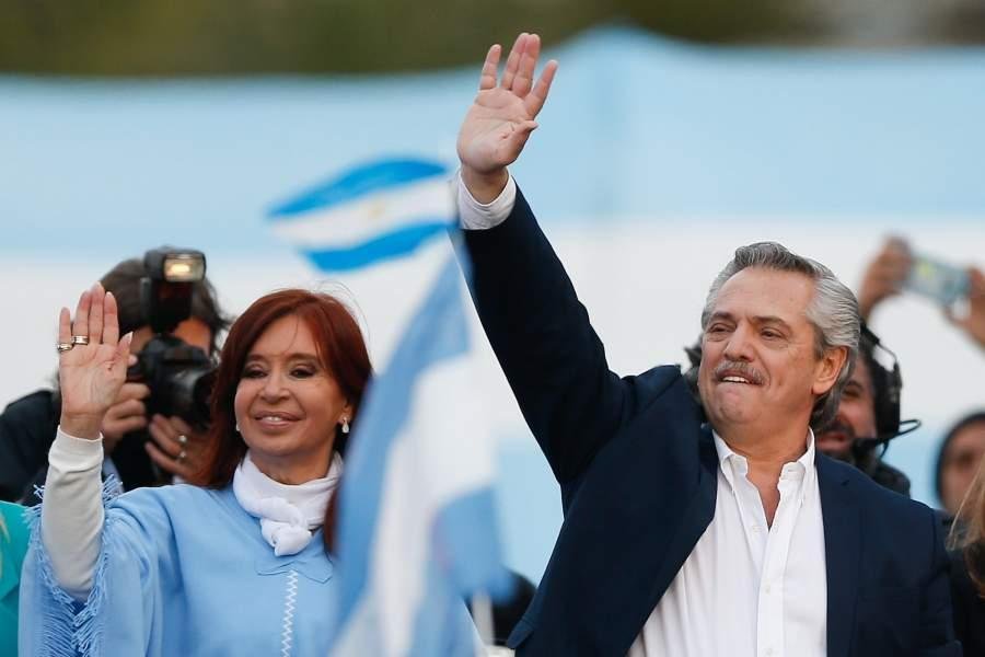 En medio de la cuarentena y el hambre se libra una sorda batalla entre Cristina Fernández y Alberto