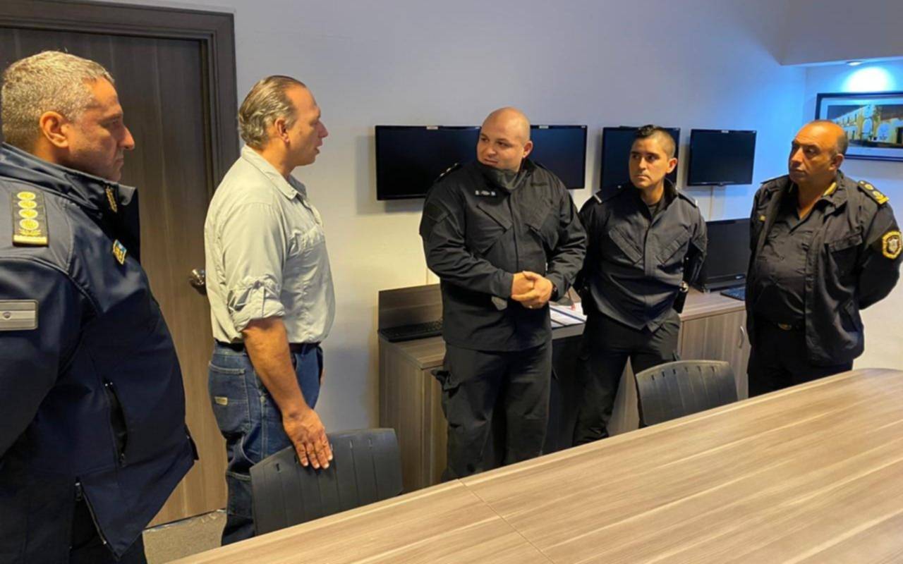 Berni felicitó a los policías que capturaron al peligroso delincuente armado con un FAL en La Plata