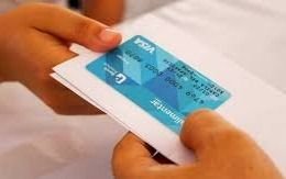 Quejas de beneficiarios de AUH por no percibir la tarjeta Alimentaria