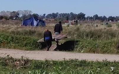 Pese a la cuarentena, la toma de Los Hornos se multiplica y aumenta la furia vecinal