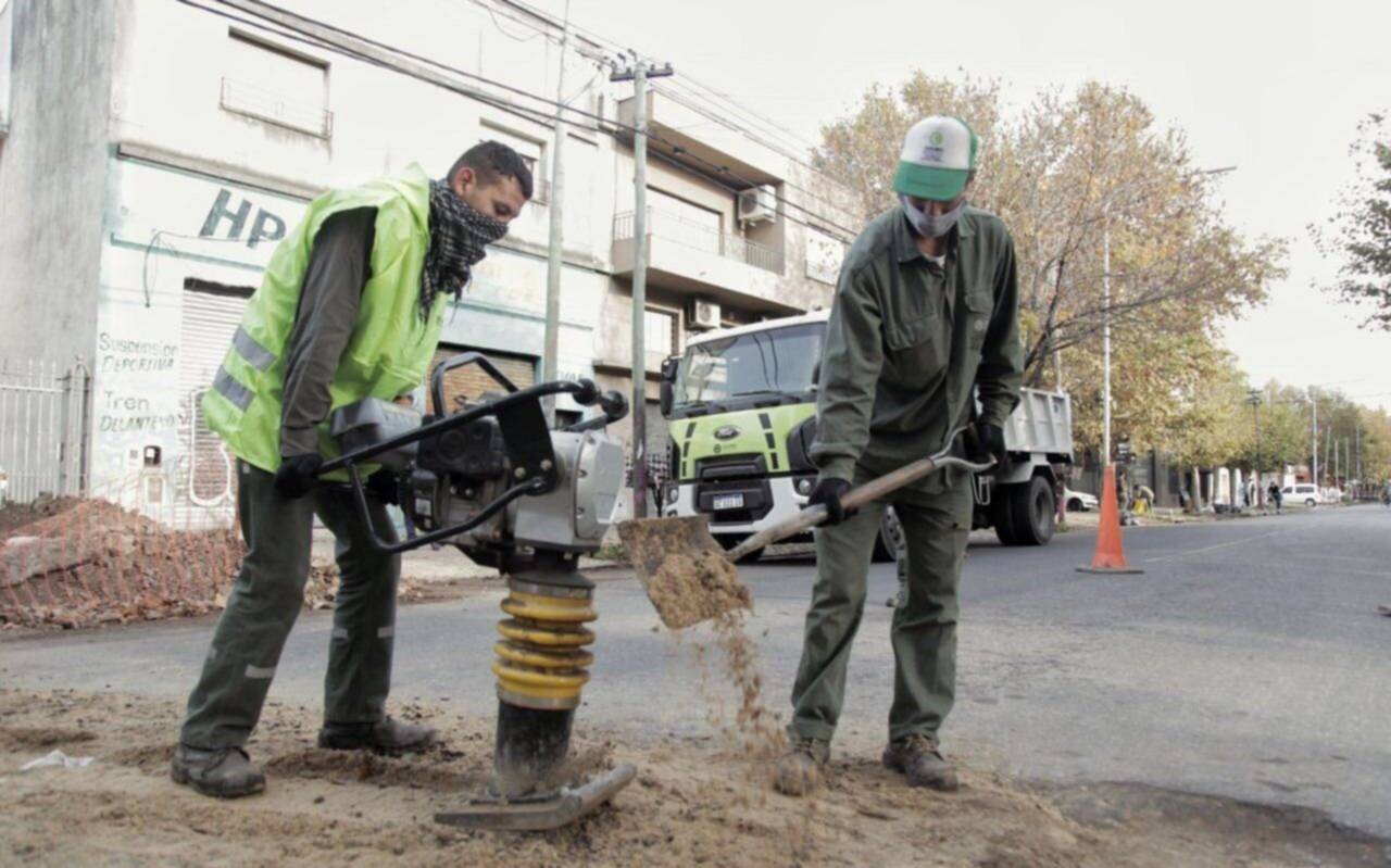 Siguen los operativos de limpieza, bacheo y saneamiento