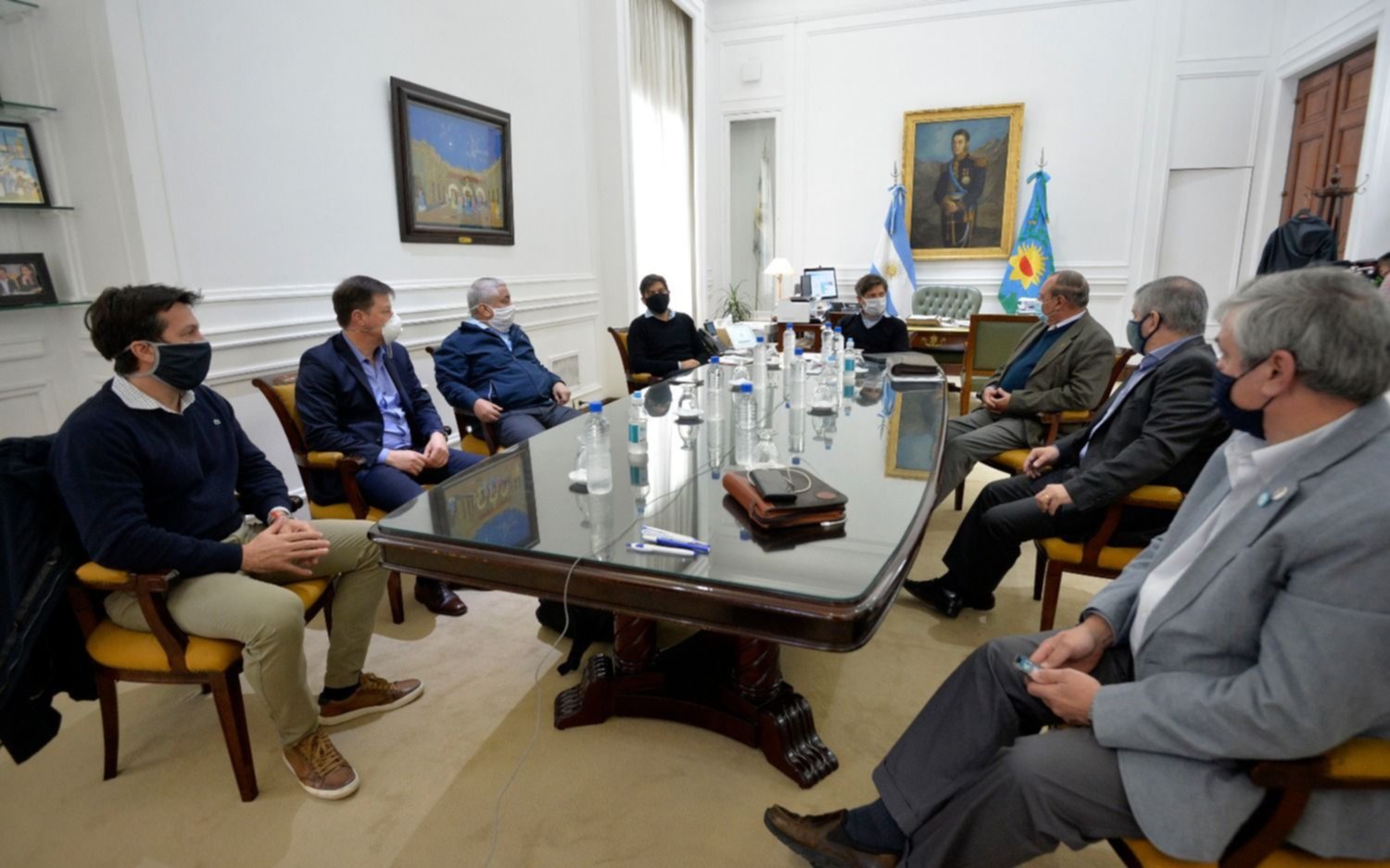 Kicillof recibió a intendentes de Consenso Federal y vecinalistas