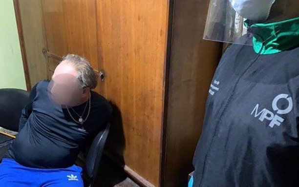 Sorprenden a un maestro en la cama con su alumno menor de edad: preso