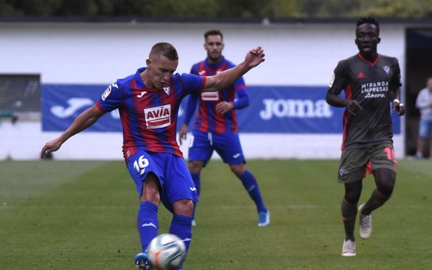 El ex Gimnasia De Blasis, en una situación incómoda con el Eibar
