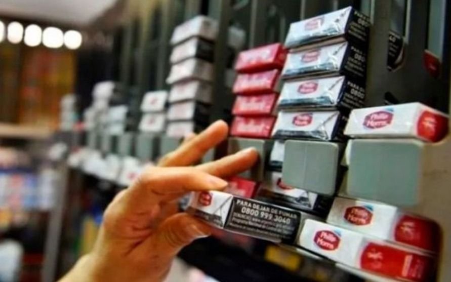 Los fumadores de la Región recorren toda la Ciudad en búsqueda de cigarrillos o tabaco