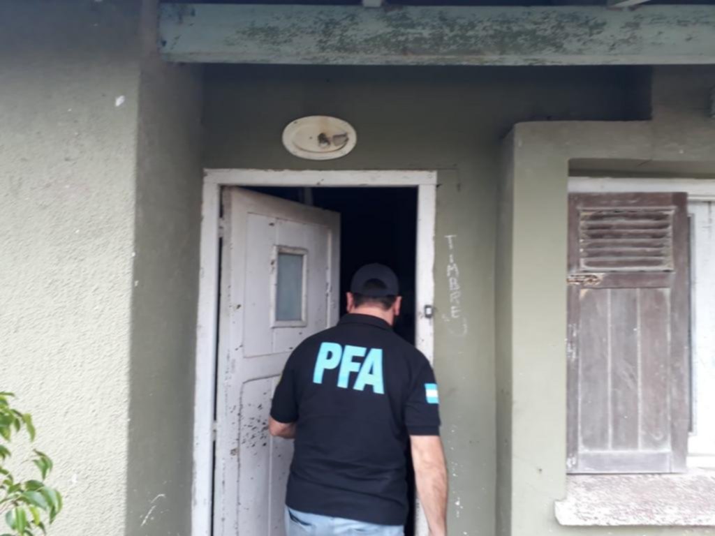 Un joven y su abuelo complicados en una causa de pornografía