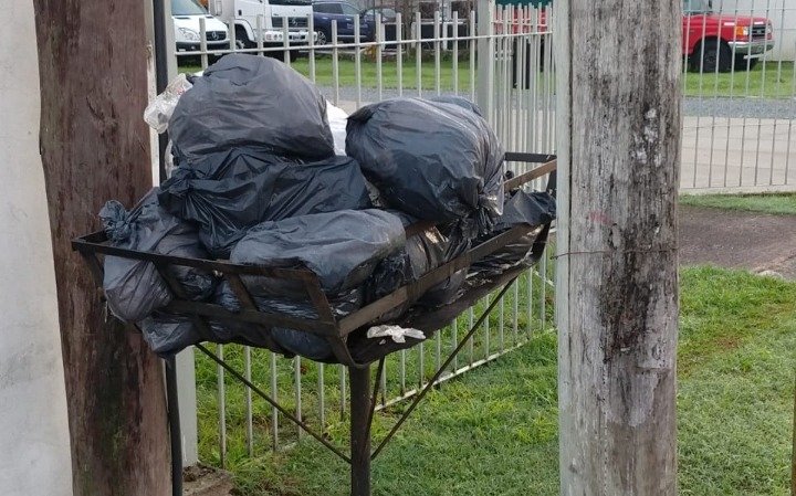 Tres semanas con la basura en el canasto