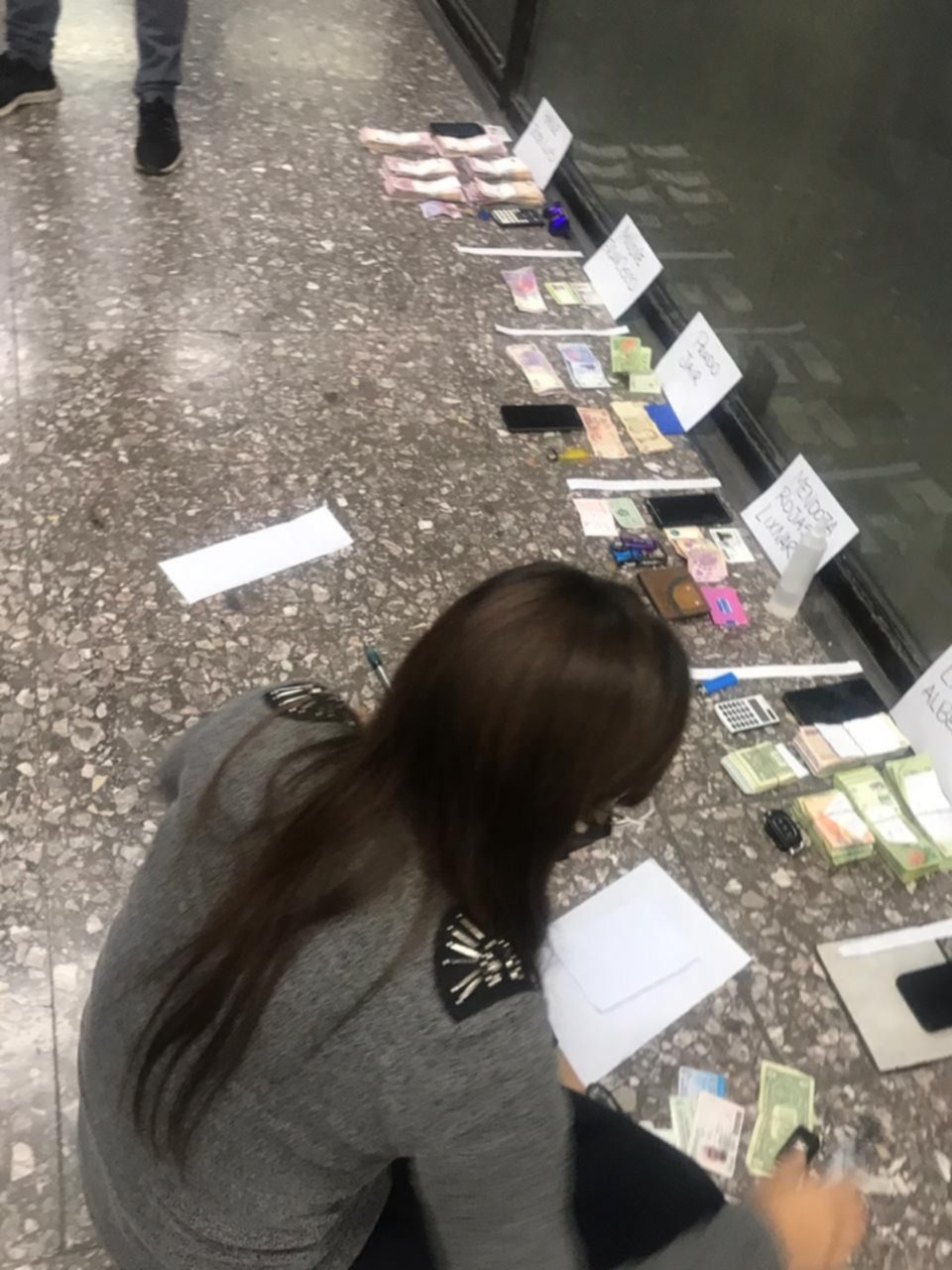 Allanamientos en calle 7 por venta ilegal de divisas: 17 detenidos y un millonario monto secuestrado