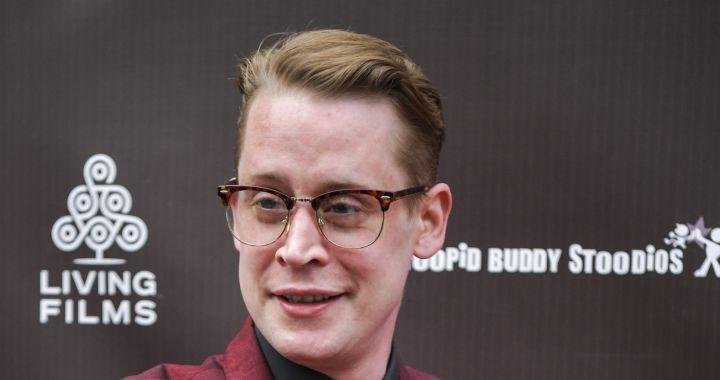 Macaulay Culkin tendrá sexo con Kathy Bates