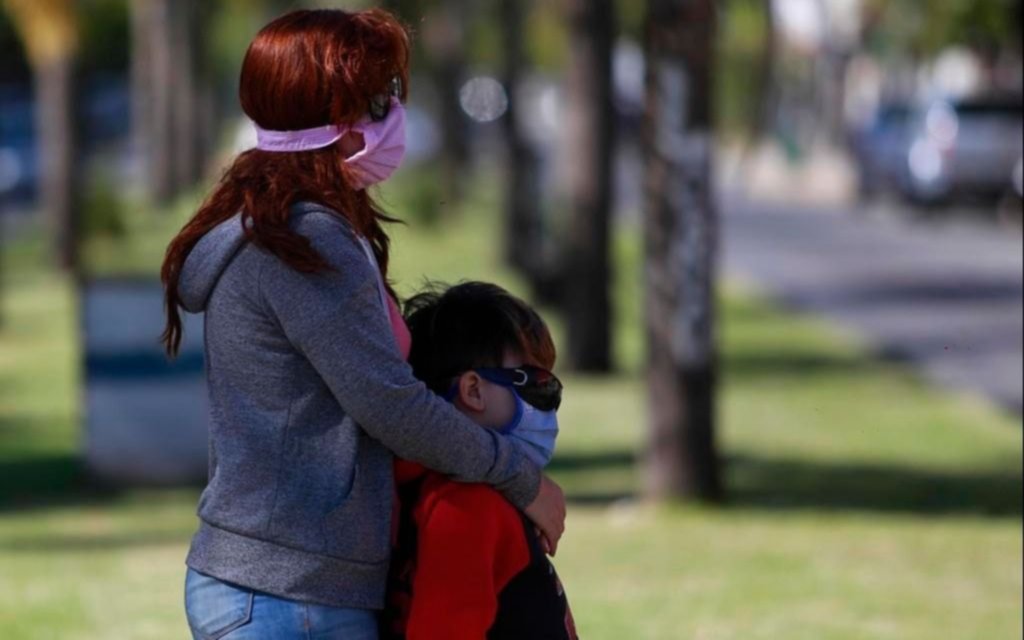 Autorizan que niños de hasta 12 años vayan a hacer compras con sus padres