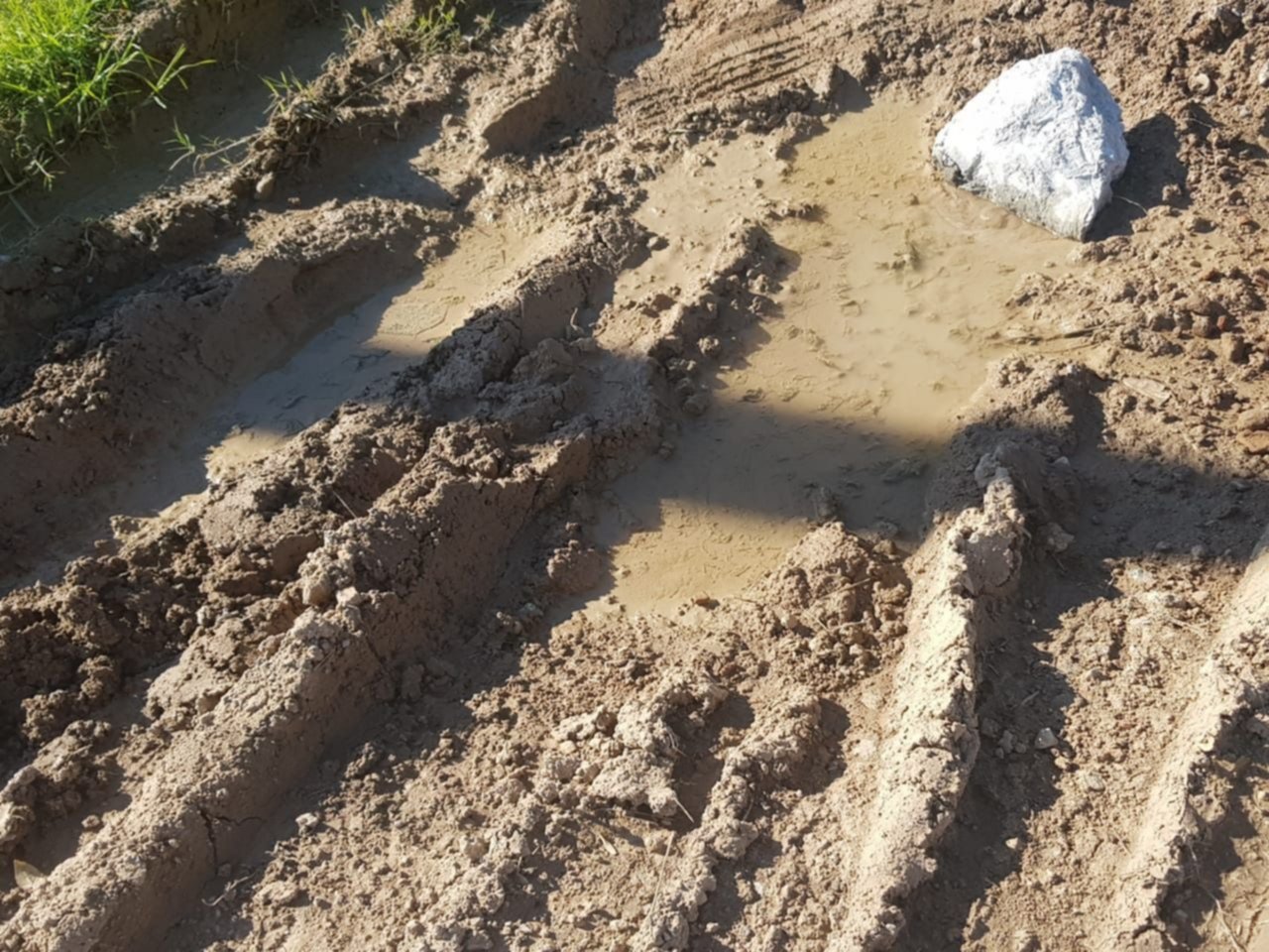 Vecinos de Arturo Seguí se quejan por calles imposibles de transitar