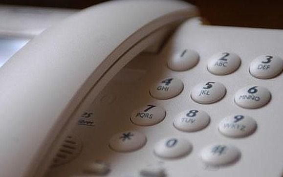 Se quedó sin teléfono fijo,lo usa para trabajar y nadie le da respuestas