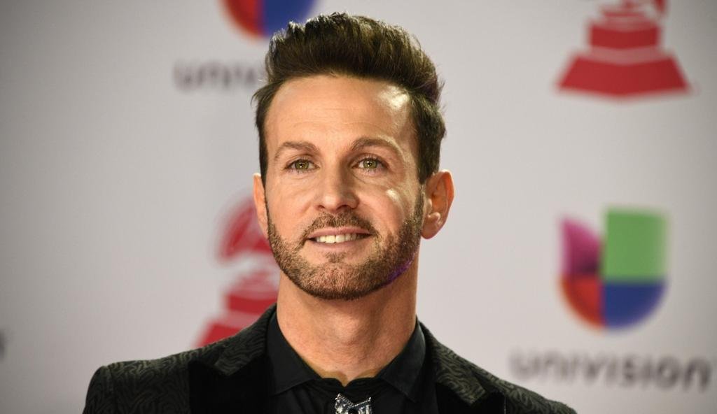 Celebra la vida: Axel volvió a las redes y presentó a su hijo