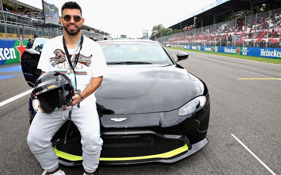 El Kun Agüero, a falta de fútbol, será "piloto" de la Fórmula Uno