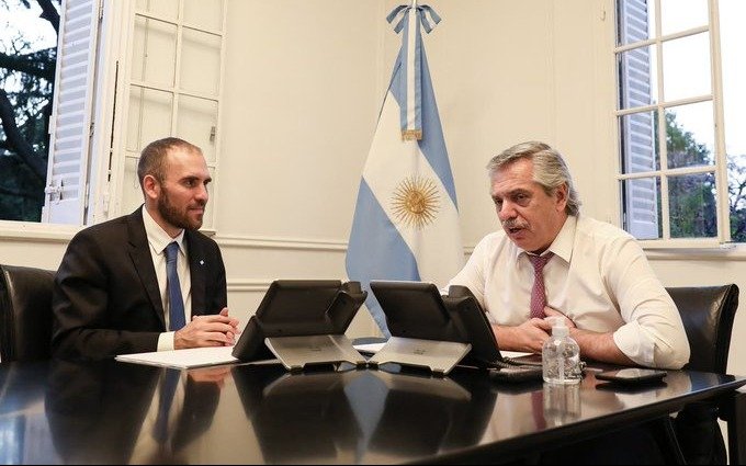 Fernández dice que negociación por deuda "sigue" y cuestionó a parte del empresariado argentino
