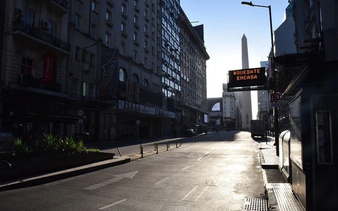 Comercios porteños que abrirán a partir del martes con horario establecido deberán pedir DNI