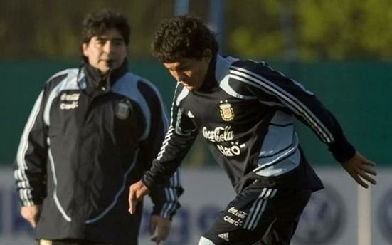 ¿El Pulga quiere jugar en el Lobo? El sugestivo posteo junto a Maradona