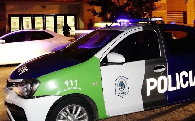 En 52 y 161, un hombre con dos heridas de arma de fuego denunció a su cuñado y concuñado