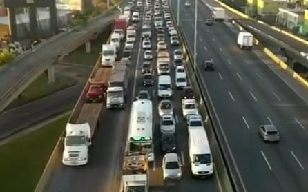 La Autopista, otra vez con tránsito recargado y demoras en plena cuarentena