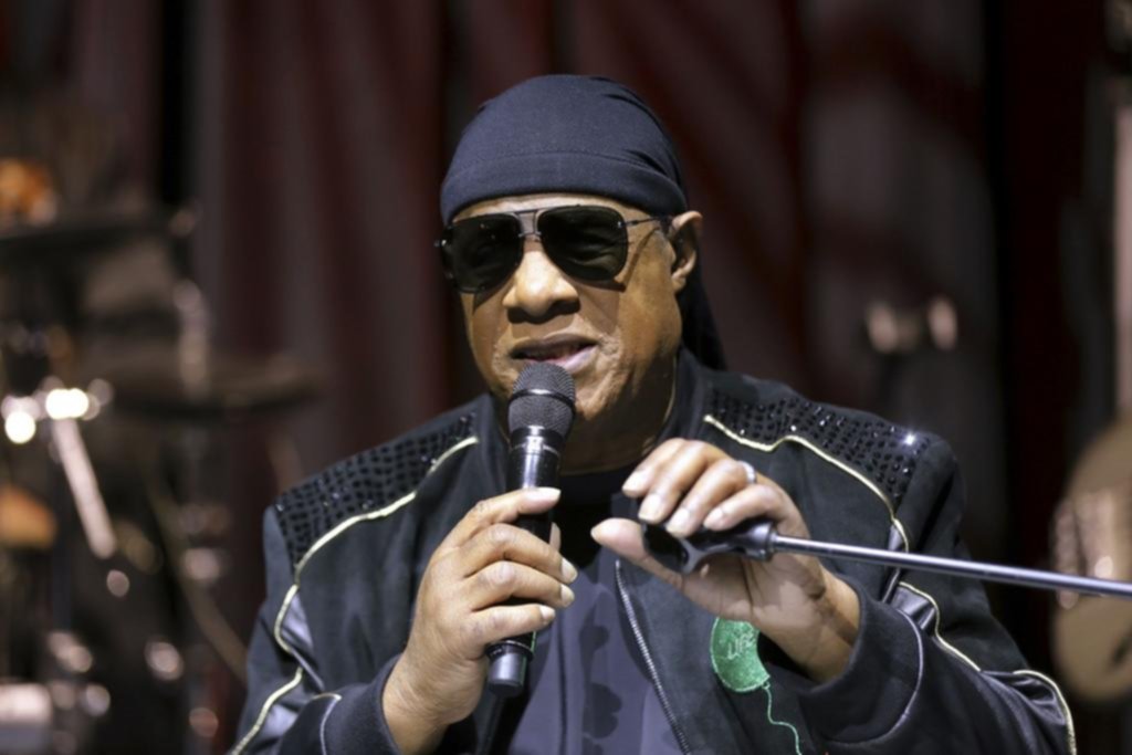 Stevie Wonder: los 70 años de un “mensajero de la paz”