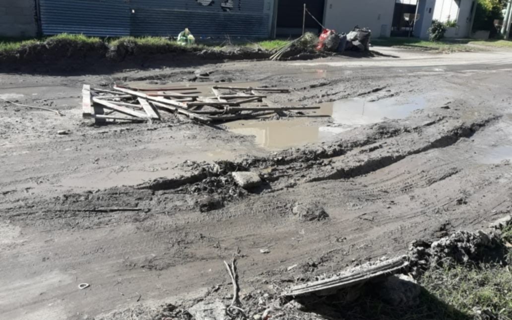 "4 x 1" en 133, 37 y 38: pérdida de agua, barro, bache y baja presión