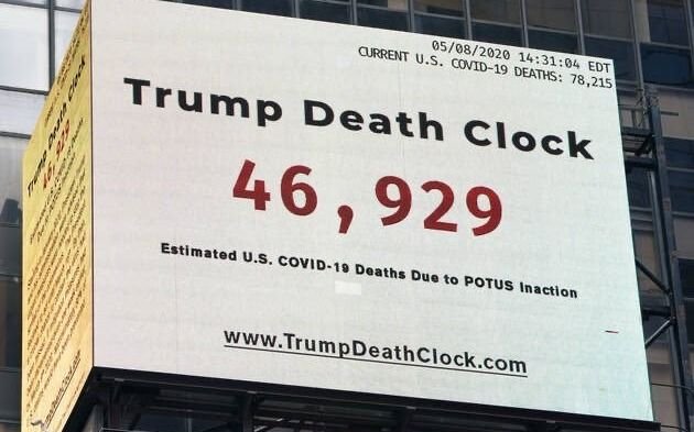 En Times Square a Donald Trump le pusieron un reloj que cuenta los muertos por COVID-19 en EE.UU.
