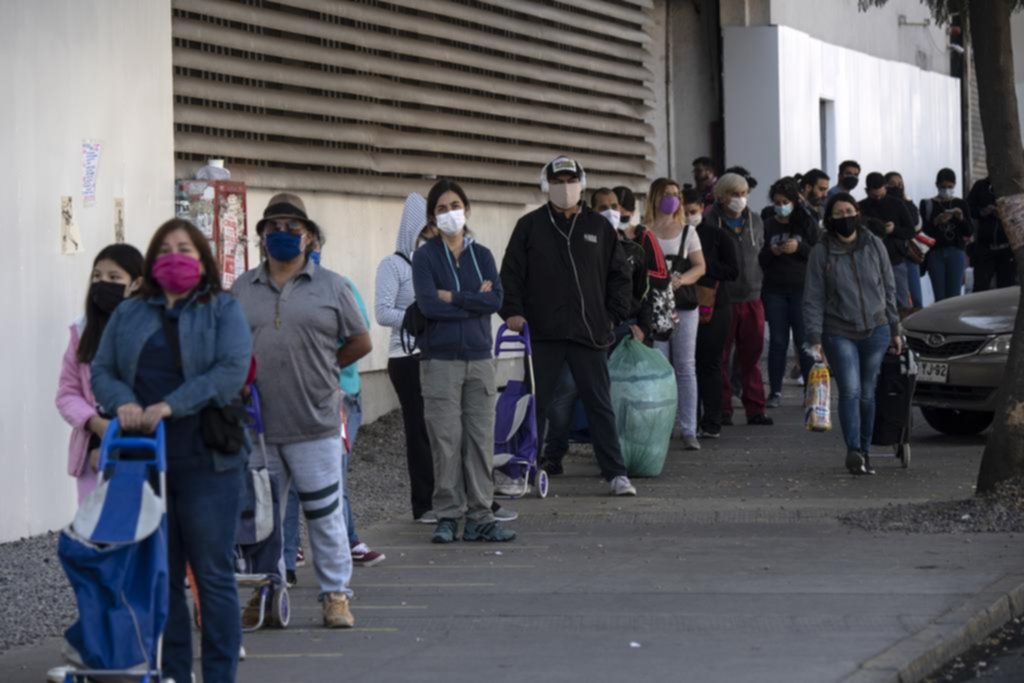 Chile espera “lo peor” y pone en cuarentena total a Santiago