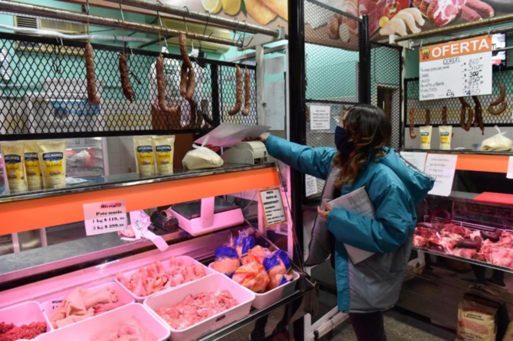 Intiman a ocho locales por los precios de la carne