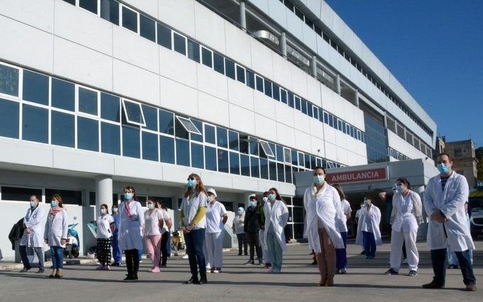 Suman 30 enfermeros al hospital San Martín en reemplazo de quienes entraron en aislamiento