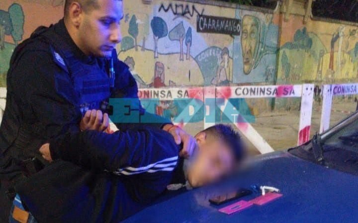 Detienen a un joven acusado de cometer varios robos en Punta Lara junto a su hermano