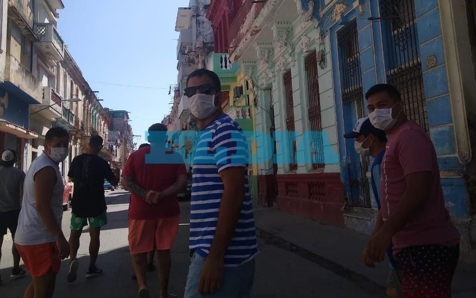 Doce platenses llevan 54 días encerrados en un hotel de La Habana: "Truco, ejercicio y esperar"