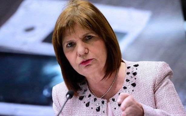 Bullrich: "el Gobierno plantea la unidad y te pega una patada por abajo de la mesa"