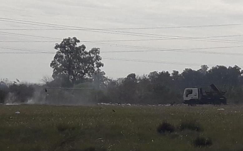 Un basural prendido fuego en 173 y 529: "El humo se metió en nuestras casas"