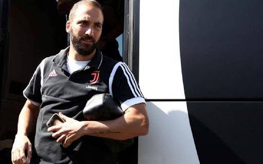 Higuaín ya está en Turín y deberá hacer la cuarentena obligatoria