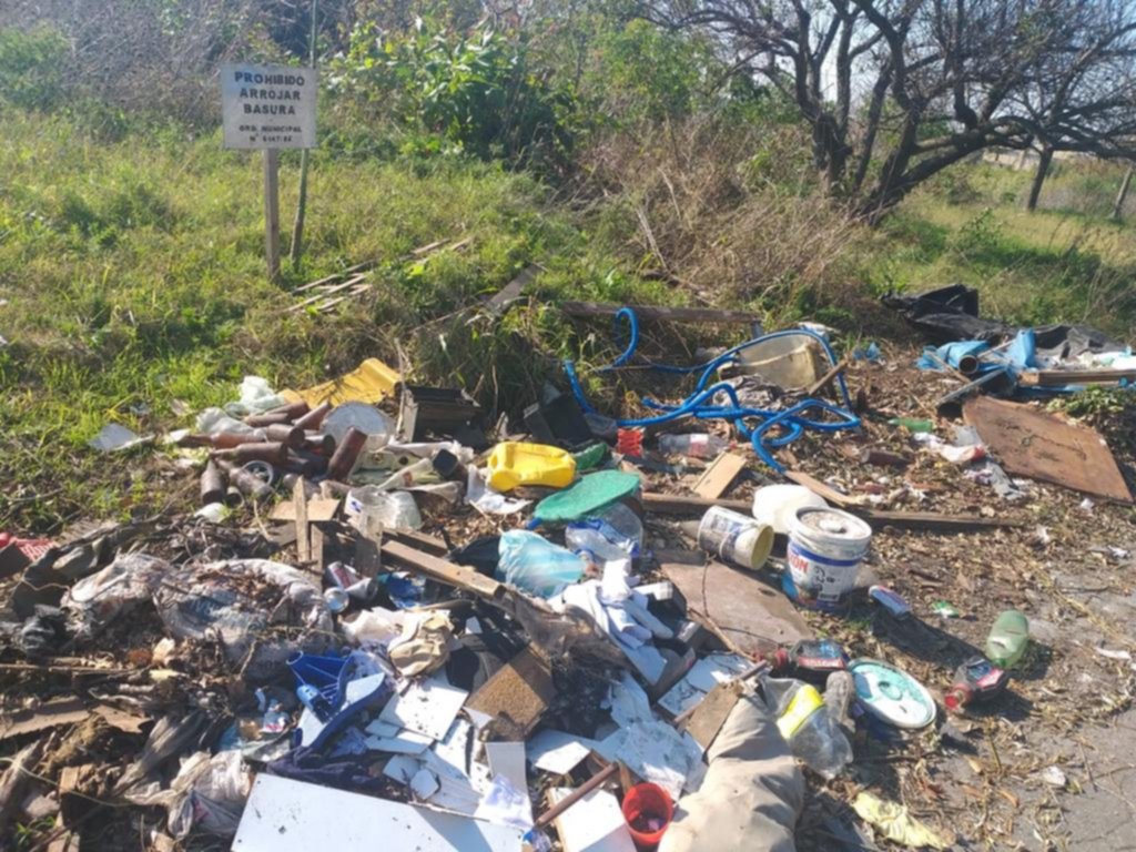 Hartazgo por “micro basurales” en Gonnet y Villa Elisa